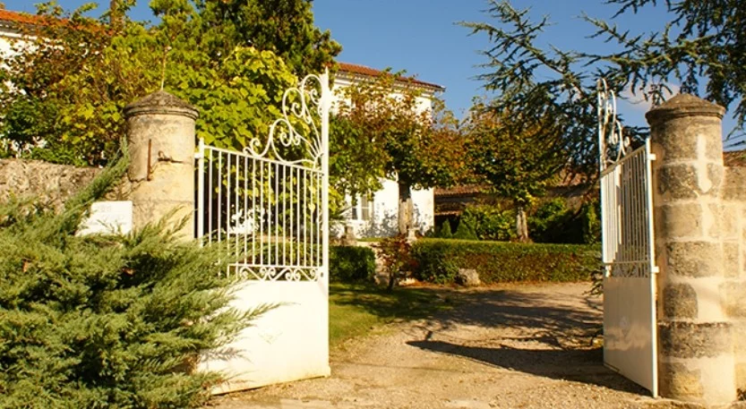 cadillac,tour,chateau,la,rame,ligne,rouge